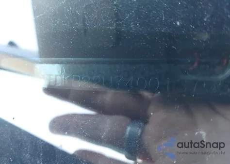 2004 Toyota Prius z USA, uszkodzony, nr VIN JTDKB22U740013705